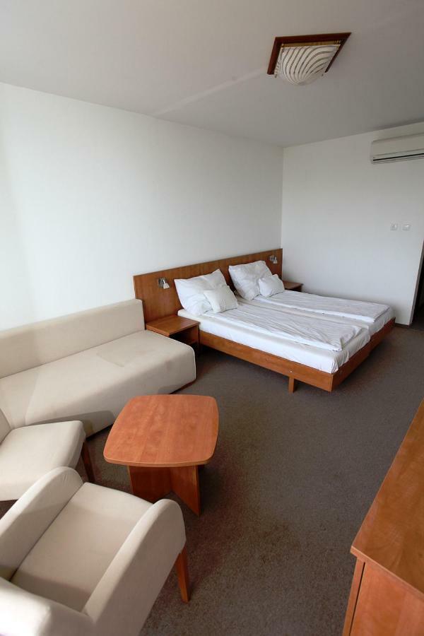 Hotel Aranypart 2*