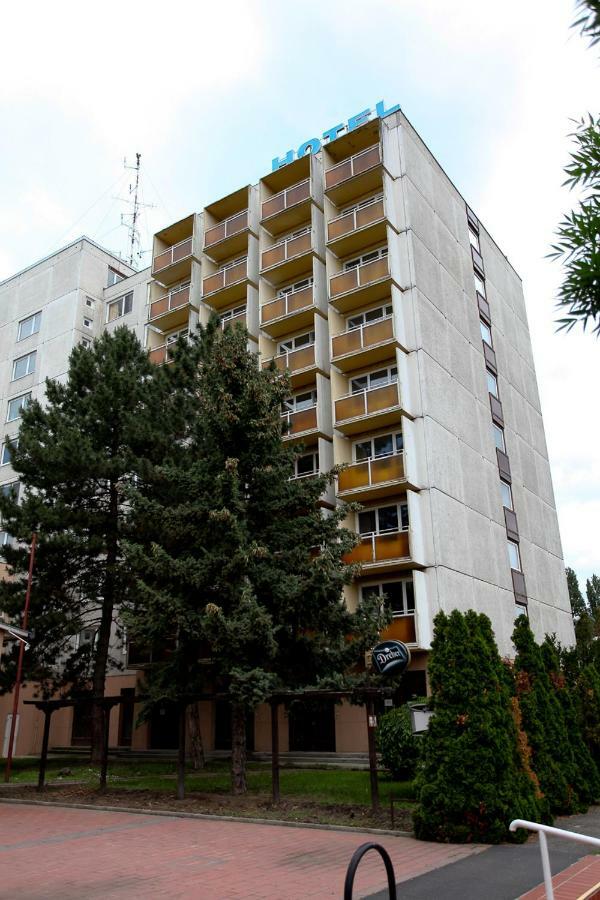 Hotel Aranypart 2*