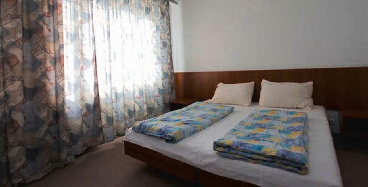 Aranypart Hotel